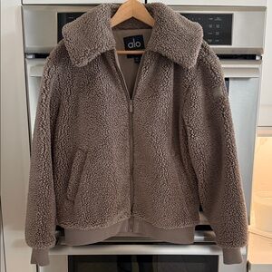 ALO Yoga Women's Teddy Jacket in Taupe